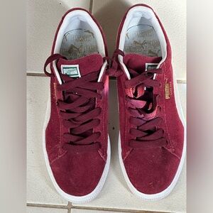Men’s Puma Suede Sneakers. Burgundy. Size 8.